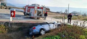 Tokat'ta otomobil sulama kanalına uçtu: 2 yaralı - Tokat Arabul